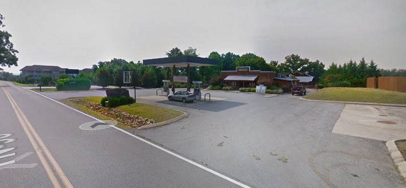 Convenience Store Lancaster : 7090 Dale Ridge Rd, Lancaster, TN 38569